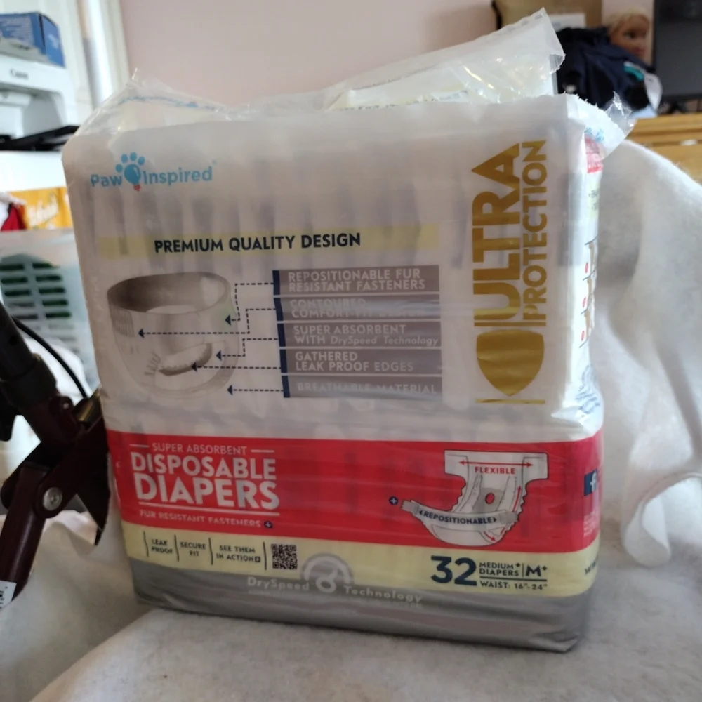 Paw Inspired NWT 31 ct Disp Dog Diapers Female Med + Waist 16-24